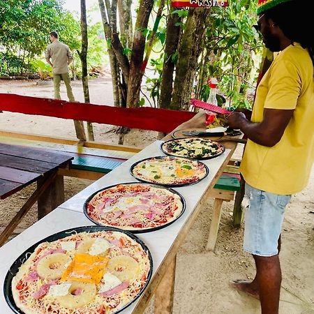 Land Of Promise - Reggae Bar & Eco Village Zanderij Εξωτερικό φωτογραφία