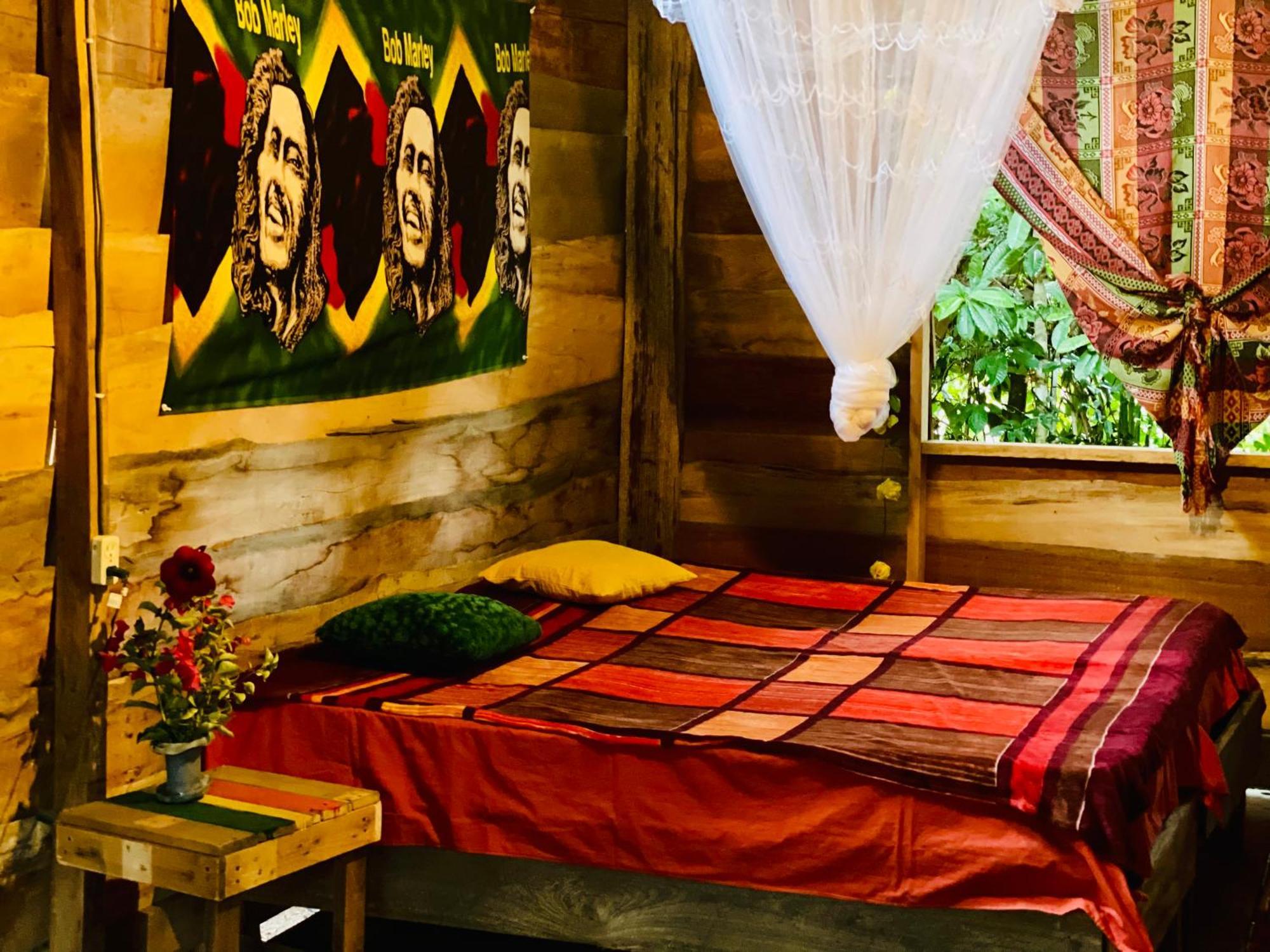 Land Of Promise - Reggae Bar & Eco Village Zanderij Εξωτερικό φωτογραφία