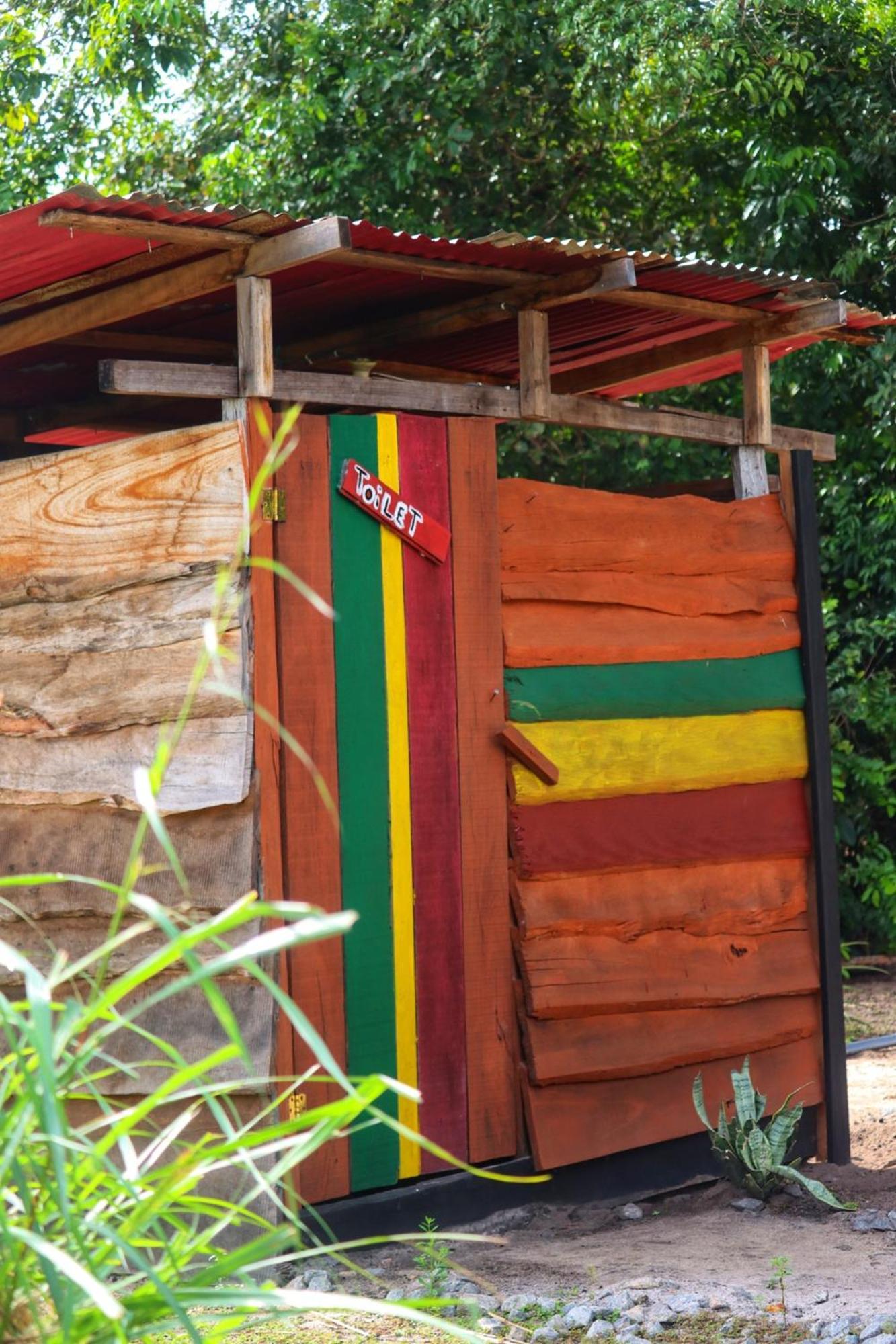Land Of Promise - Reggae Bar & Eco Village Zanderij Εξωτερικό φωτογραφία