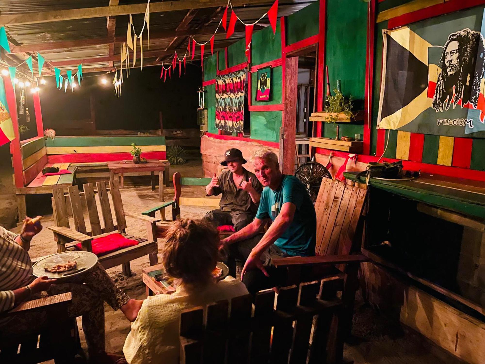 Land Of Promise - Reggae Bar & Eco Village Zanderij Εξωτερικό φωτογραφία